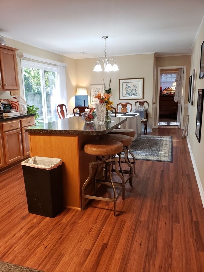 Building Photo - Three Bedroom Ranch in Mount Pleasant