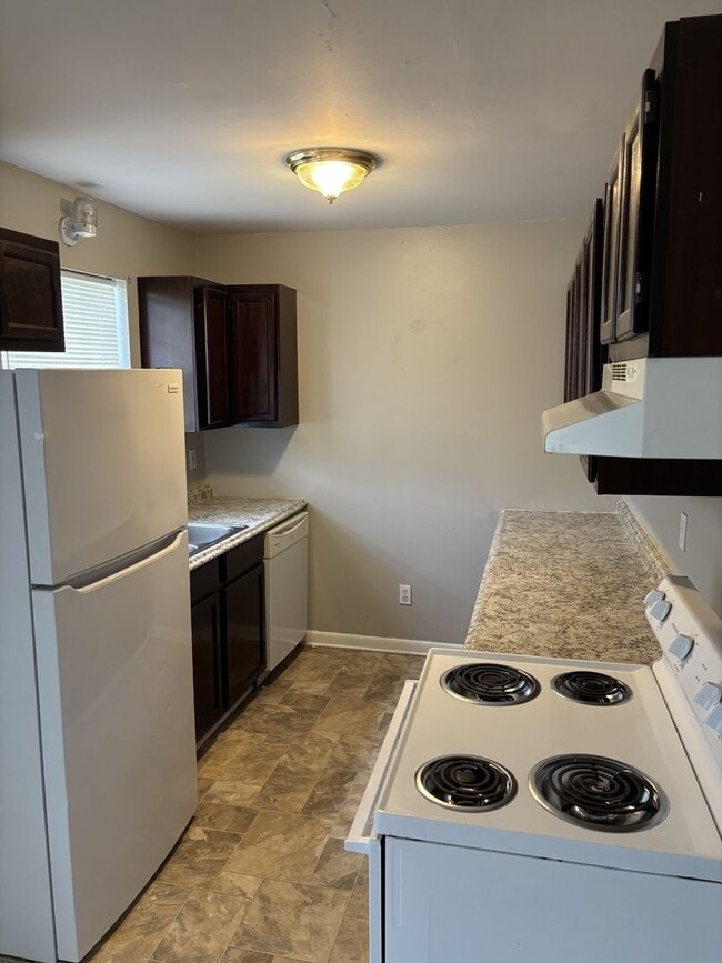 Building Photo - Cassville Oaks Apartments