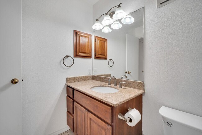 Building Photo - 3607L W Northgate Dr