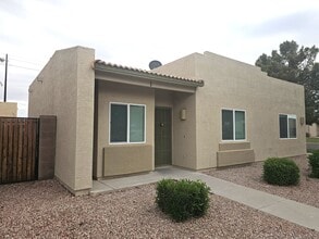 Building Photo - 2300 E Magma Rd