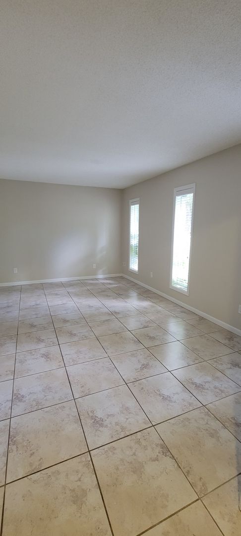 Building Photo - 2220 NW 14th Ave