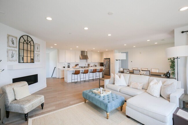 Building Photo - Enjoy Bay Views And Trails In This Newer Modern 3 Bedroom Home