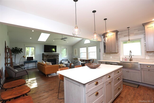 Building Photo - 36 Northwoods Rd