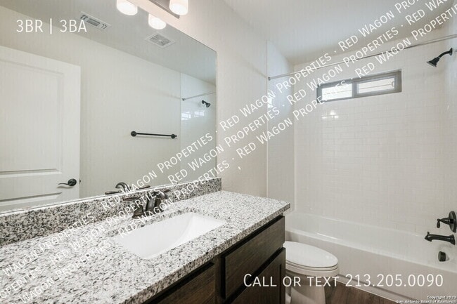 Building Photo - 2507 Lynwood Bnd