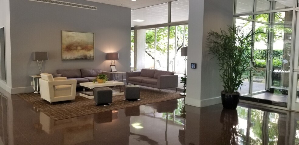 Lobby - 800 4th St SW