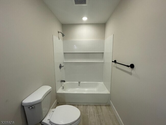 Building Photo - 119-121 Lewis St