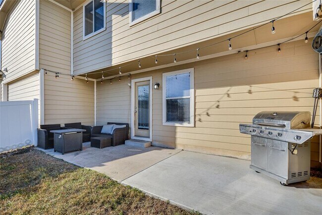 Building Photo - 1410 Davis Mountain Loop