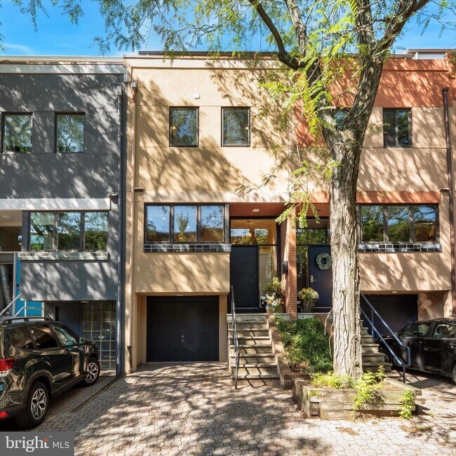 Building Photo - 826 N Newkirk St