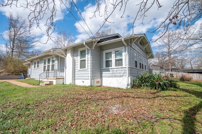 Building Photo - 901 Hermitage Dr