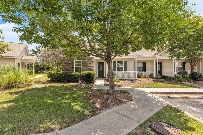 Building Photo - Better Than New 3 Bed/2 Bath Townhome in S...