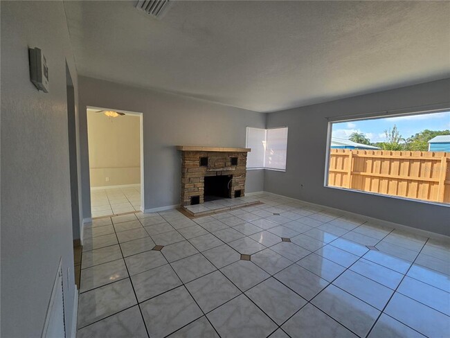 Building Photo - 21 Mountain Dr