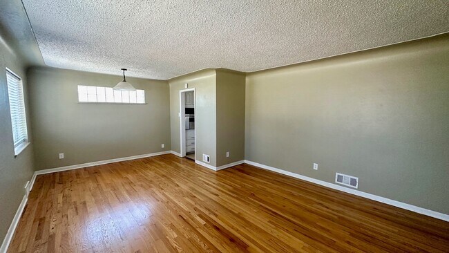 Building Photo - Spacious 5BD/2BA Home in Lakewood, CO- Available July 29th!