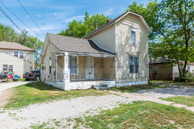 Building Photo - 826 W Mentor St