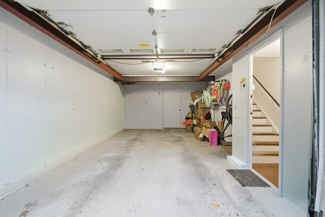 Building Photo - 382 Knapps Hwy