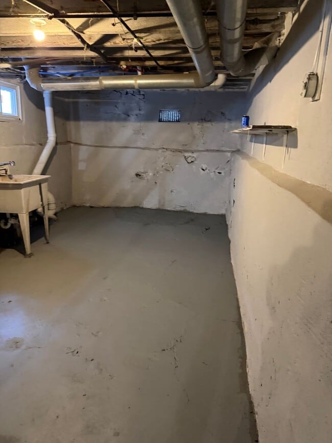 Building Photo - 317 York St