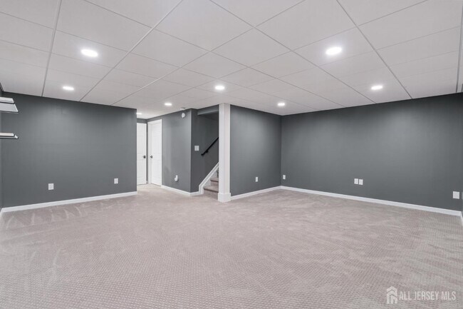 Building Photo - 15 Faxon Dr