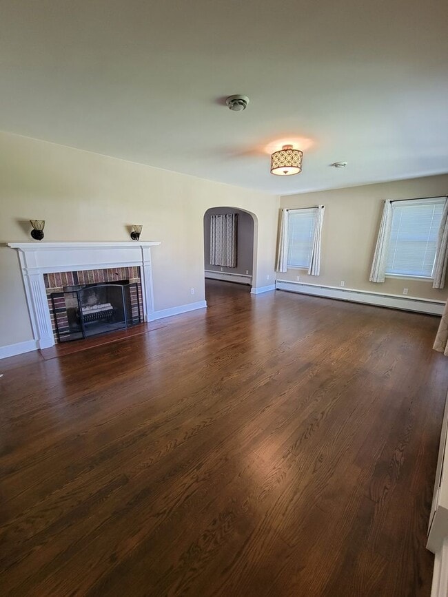 Building Photo - 153 Maple Ave