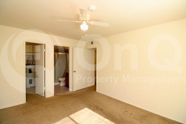 Building Photo - 1810 E Blacklidge Dr