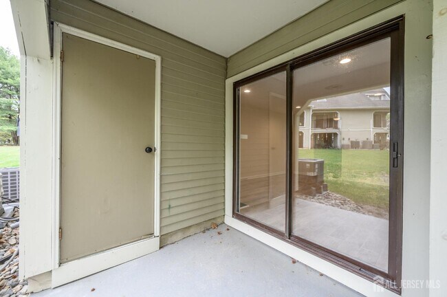 Building Photo - 17 Chelmsford Ct