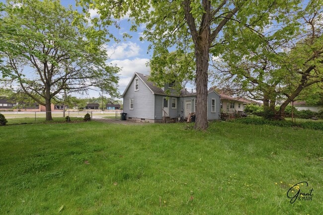 Building Photo - Two Bedroom Home in St Clair Shores - $1,400