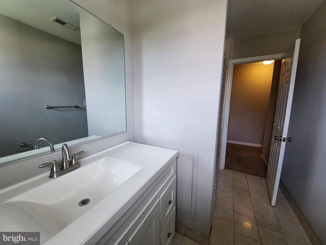 Building Photo - 208 Pelham Rd S