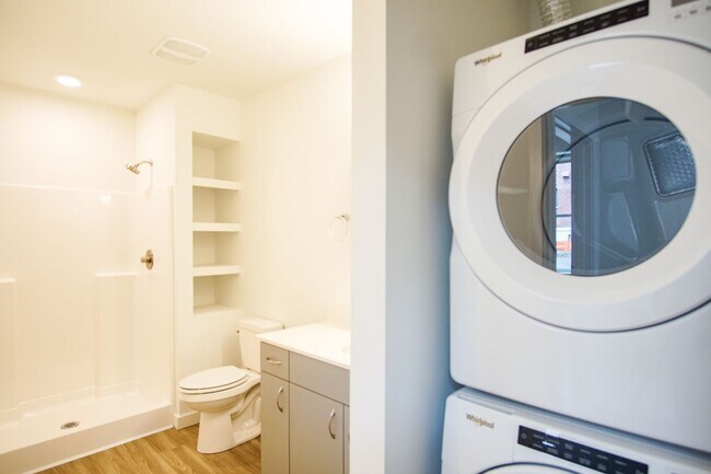 Building Photo - Modern & Chic 1-Bedroom w/Condo-Grade Finishes!