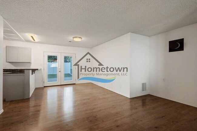 Building Photo - 3 Bedroom Home with Attached 3-Bay Garage ...