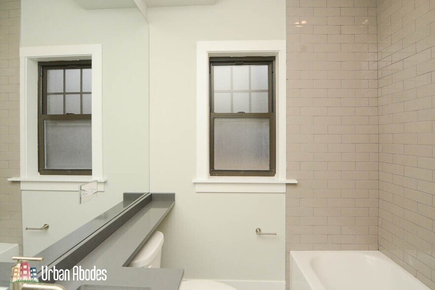 Building Photo - 1139 Maple Ave