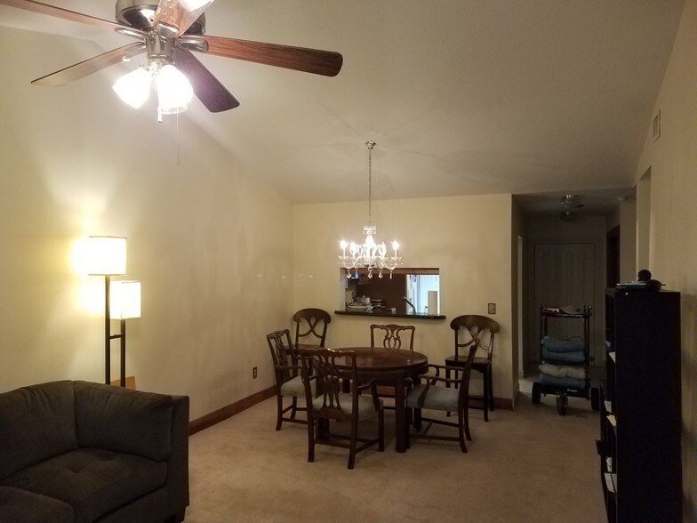 Dinning room - 5200 E Club Cir