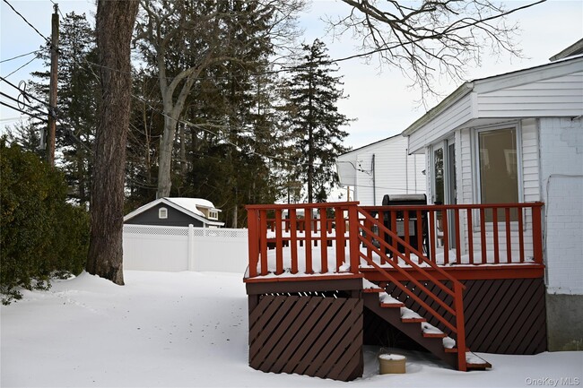 Building Photo - 16 Middle Ln