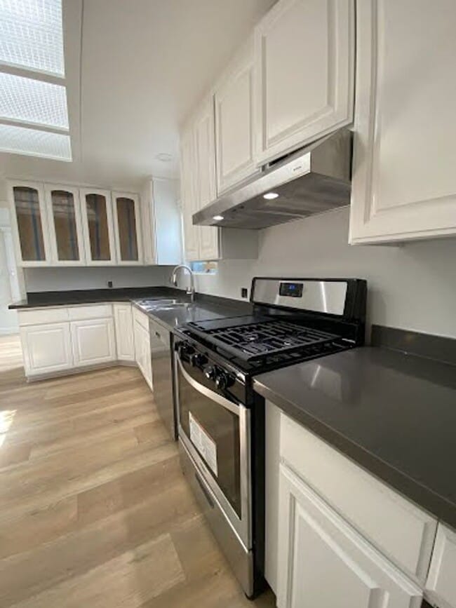 Building Photo - Charming Newly Renovated HOUSE with Privat...