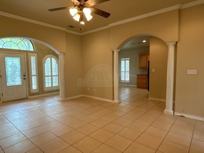 Building Photo - 808 Danny Cir