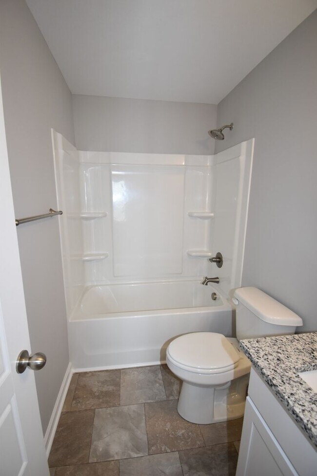 Building Photo - The Stowe Court Dog Friendly Condo for rent!