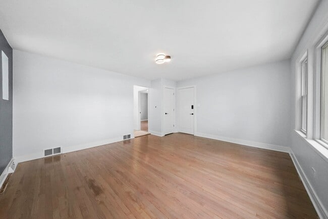 Building Photo - 4711 W Patterson Ave