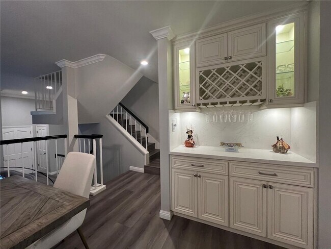 Building Photo - 428 W Huntington Dr