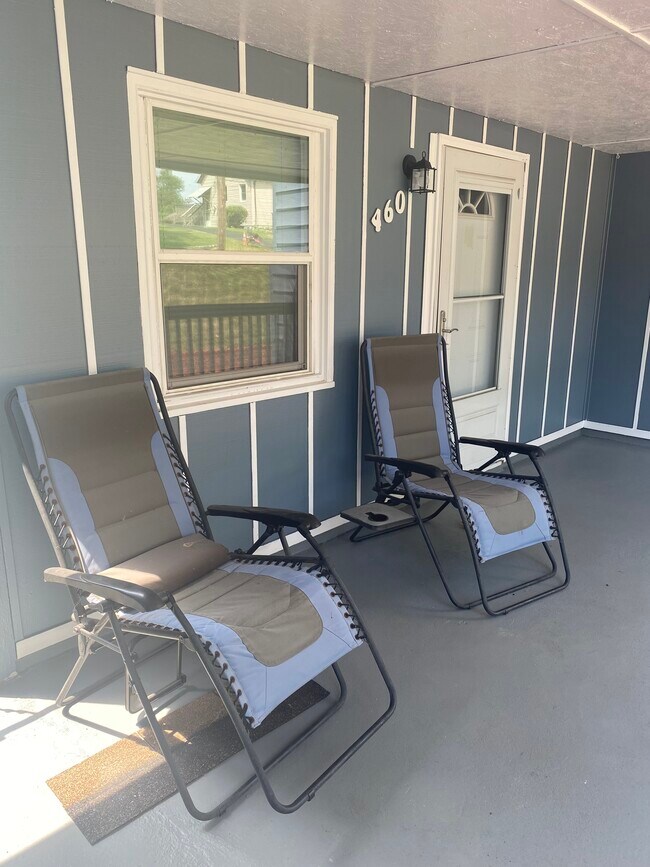 Building Photo - 460 Bluff Dr