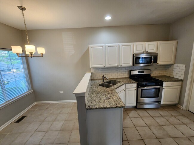 Building Photo - 991 Park Hill Cir