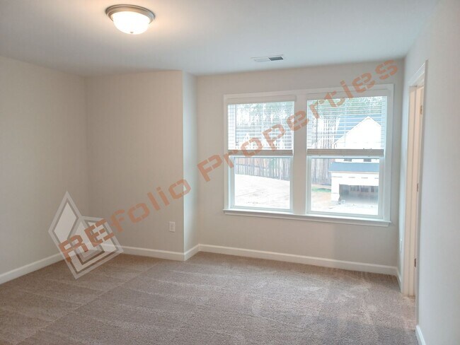 Building Photo - Lovely 4 Bedroom, 3 Bath Single-Family Home w/1st FL Guest Suite & 2 Car Garage in Sierra Heights...