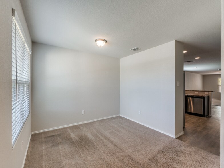 Building Photo - 3230 Dancing Oak