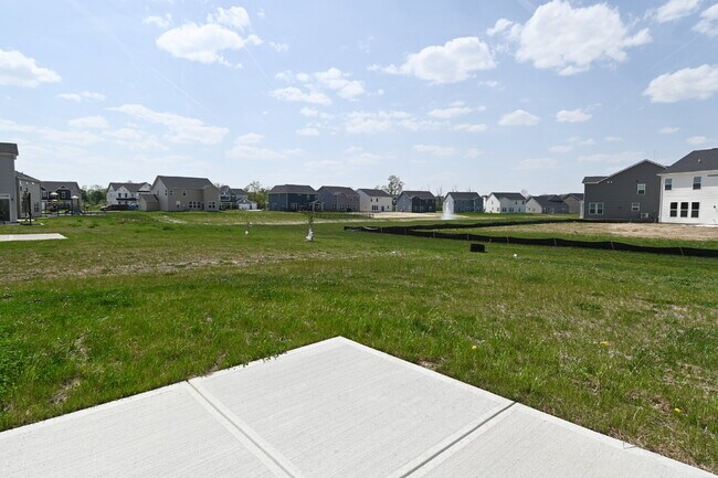 Building Photo - "Spacious 5-Bedroom Retreat with Luxurious Quartz Countertops & Fireplace on Deerberg Drive!"
