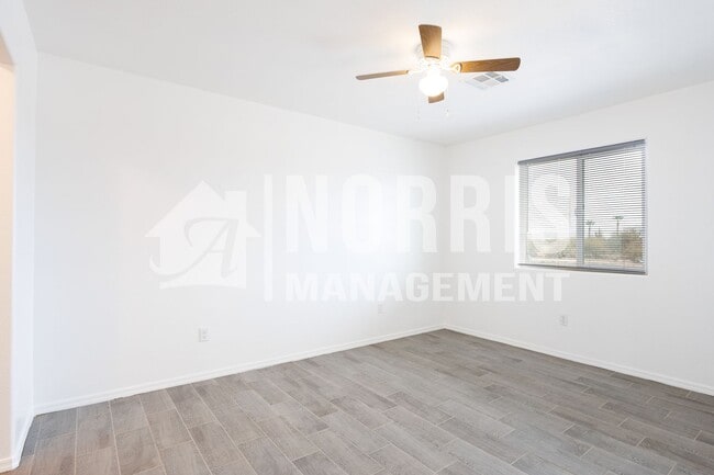 Building Photo - 4020 N Montezuma Dr