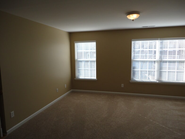 Building Photo - 3227 Enchanting Way