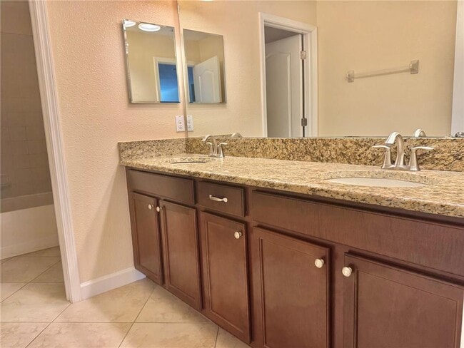 Building Photo - 2262 Romanum Dr