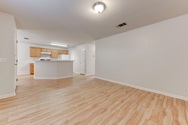 Building Photo - 3301 El Salido Pkwy
