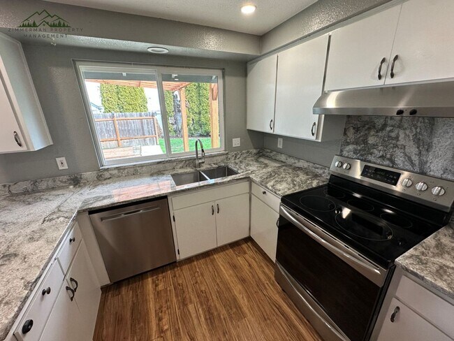 Building Photo - Update 3 bedroom 2 bathroom House