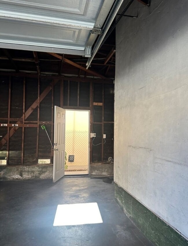 Building Photo - 3661 Webster Ave