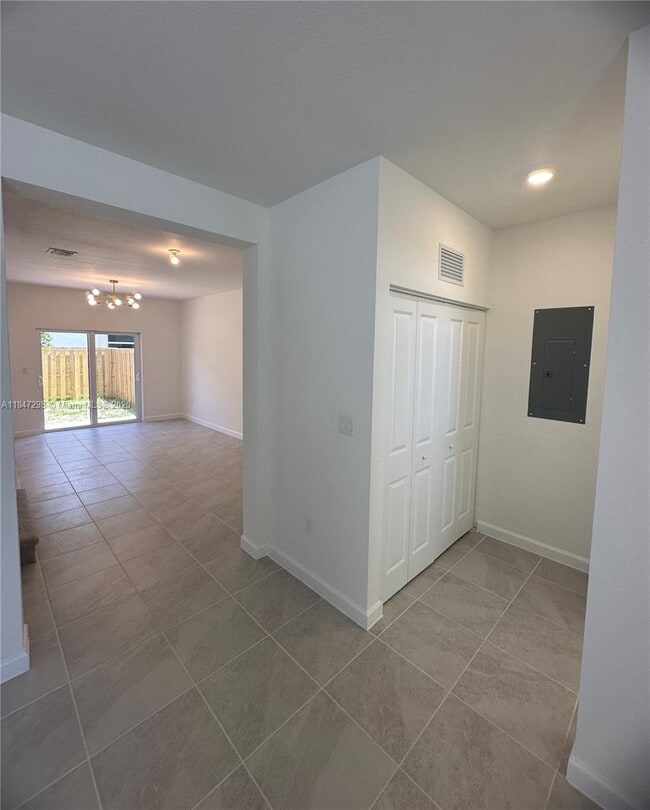 Building Photo - 2627 SE 28 Street