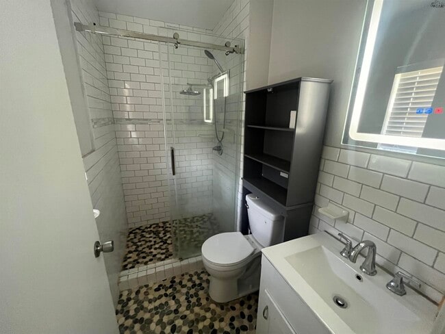 Building Photo - 2 Rene Cir