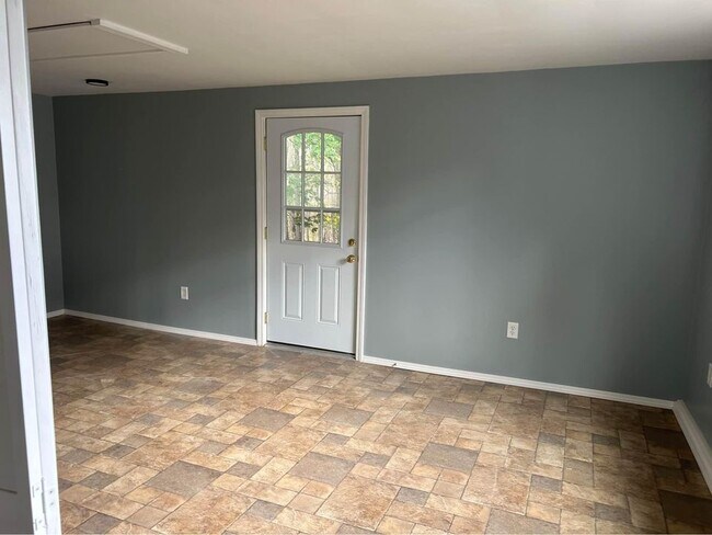 Building Photo - 878 1st NH Turnpike