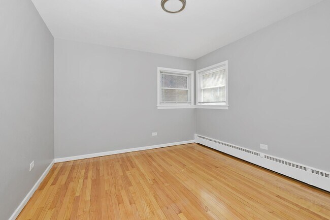 Interior Photo - 4444 W 59th St